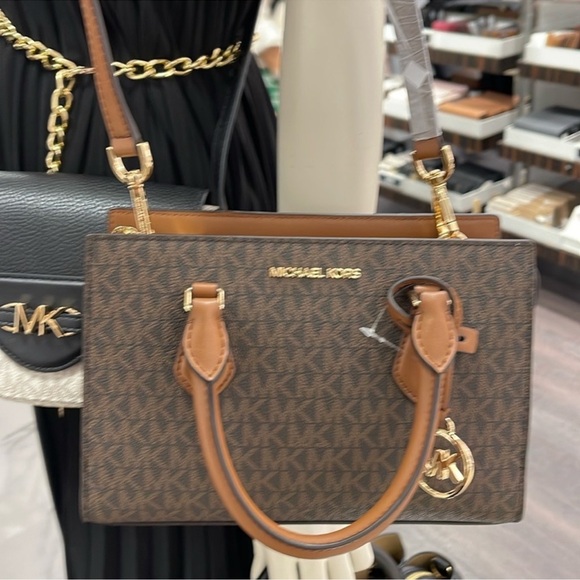 Michael Kors Small Sheila Satchel Crossbody
Bag Brown
NWT - Picture 15 of 16